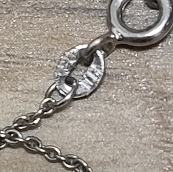 Dainty Green rhinestone turtle necklace - Picture 2 of 10